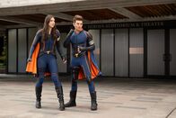 Kampf der Thundermans – Kira Kosarin als Phoebe und Jack Griffo als Max.