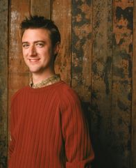 Gilmore Girls – (3. Staffel) - Ist immer mit dabei, wenn in Stars Hollow etwas los ist: Kirk (Sean Gunn) ...