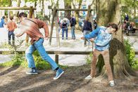 neoriginal: Ready.Daddy.Go! – In Michel (Fridolin Sandmeyer, l.) und Getsimanis (Fee Schuster-Böckler, r.) Vater-Tochter-Beziehung hat ohne Frage Getsimani die Zügel in der Hand.