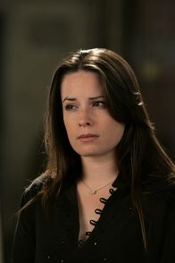 Charmed - Zauberhafte Hexen – Gefangen im kosmischen Nichts, ist Piper (Holly Marie Combs) überrascht Cole zu treffen ...