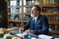 Babylon Prag – Der Chefredakteur (Václav Vašák) der tschechischen Zeitung hält sich in unsicheren Zeiten an konservativ-nationalistischen Werten fest.