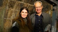 Hoagascht – Moderatorin Conny Bürgler und Dr. Johannes Lang