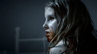 What We Become – Maj (Ella Solgaard) muss um das Leben ihrer Familie fürchten.