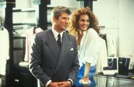 Pretty Woman – Das liebenswürdige Callgirl Vivian Ward (Julia Roberts) stolpert in die luxuriöse Welt der High Society und Edward Lewis (Richard Gere) stolpert in die Liebe seines Lebens.