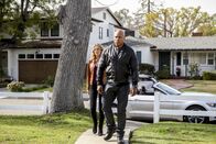 Navy CIS: L.A. – Als das US-Finanzministerium gehackt wurde, müssen Anna (Bar Paly, l.) und Sam (LL Cool J, r.) ermitteln, um die Täter dingfest zu machen ...