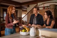 Nancy Drew – (v.l.n.r.) Nancy Drew (Kennedy McMann); Ryan Hudson (Riley Smith); Bess Marvin (Maddison Jaizani)