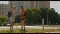 Urlaubsversuche – Lina (Linda Marie Roher) und Franka (Ronja Herberich) haben sich verlaufen.