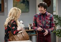 The Big Bang Theory – L-R: Bernadette Rostenkowski-Wolowitz (Melissa Rauch), Howard Wolowitz (Simon Helberg).