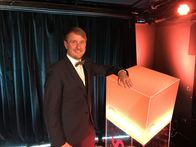 Campus Talks – Diesmal erläutert der Wirtschaftsinformatiker Prof. Dr. Gilbert Fridgen (im Bild) von der Universität Bayreuth das Datenmanagementsystem Blockchain. Und der Informatiker und Präsident der Universität Erlangen-Nürnberg Prof. Dr. Joachim Hornegger verrät uns, wie Künstliche Intelligenz die Gesundheitsvorsorge revolutionieren kann.