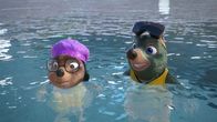 Maulwurf Moley – Moley und Dotty fühlen sich pudelwohl im glasklaren Wasser des Sees.
