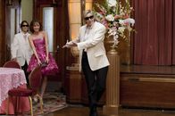 Party Down – (v.l.n.r.) Casey Klein (Lizzy Caplan); Taylor Stiltskin (Allison Scagliotti); Constance Carmell (Jane Lynch)