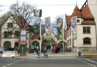 Elefant, Tiger & Co. – Haupteingang zum Leipziger Zoo.