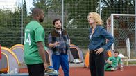 Tatort – Charlotte (Maria Furtwängler) stellt Issa (Castro Dokyi Affum) zur Rede (mit Sascha Geršak, Mitte)