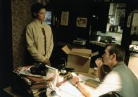 Doppelmord – Erst als die unschuldig verurteilte Libby (Ashley Judd, l.) Unterstützung durch ihren Bewährungshelfer Travis (Tommy Lee Jones, r.) erhält, kommt sie einem infamen Komplott auf die Spur ...
