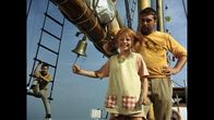 Astrid Lindgren:: Pippi Langstrumpf – Pippi (Inger Nilsson) macht sich schon mal mit den Matrosen und der Hoppetosse, dem Schiff ihres Vaters, vertraut.