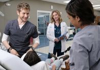 Atlanta Medical – (v.li.) Matt Czuchry (Dr. Conrad Hawkins), Emily VanCamp (Nicolette Nevin), Daniella Alonso (Zoey Barnett).