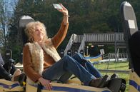 Zimmer mit Stall – Camping-Bloggerin Gunda Ehrlich (Juliane Köhler) erkundet das künftige Familien-Outdoor-Paradies.