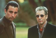 Der Pate - Teil III – Don Michael Corleone (Al Pacino, r.) erklärt seinem Neffen Vincent Mancini (Andy Garcia, l.), wie das Geschäft läuft.