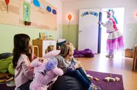 Knallerkerle – (2. Staffel) - Kann sich ein "Knallerkerl" (Antoine Monet Jr., r.) als Einhorn beweisen?