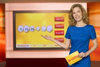 Lotto am Samstag – HESSISCHER RUNDFUNK. Lottofee Franziska Reichenbacher vor dem Lotto-Touchscreen.