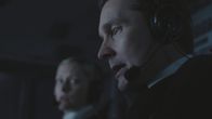 Mayday - Alarm im Cockpit – REENACTMENT - The Captain (played by Tim Funnell) and First Officer (played by Merle Newell) of LogainAir Flight BE-6780 react to the ever-changing situation surrounding them. (Cineflix 2020/James Griffith)