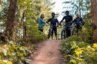 X:enius – v.r.) als sein neuer Schützling möglichst unfallfrei den Parcours bewältigen.