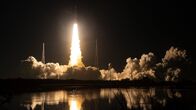 Artemis - Das neue Mondprogramm der NASA – Die Rakete der NASA mit dem Orion-Raumschiff an Bord startet am Mittwoch, den 16. November 2022, vom Startkomplex des Kennedy Space Centers der NASA in Florida zum Flugtest Artemis I.