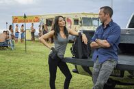 Hawaii Five-0 – Lt. Catherine Rollins (Michelle Borth, l.) braucht Steve McGarretts (Alex O'Loughlin, r.) Hilfe für ihren Fall, doch es wird gefährlicher als sie denken ...