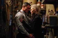 Anna – Alex Tchenkov (Luke Evans, l.); Anna Poliatova (Sasha Luss, r.)