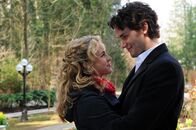 Sturm der Liebe – Kristin (Nina Schmieder, l.); Moritz (Daniel Fünffrock, r.)