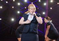 Pitch Perfect – Hat es nicht immer einfach in der A-cappella-Gruppe "The Barden Bellas": Fat Amy (Rebel Wilson) ...