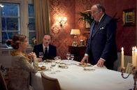 Goldjungs – Der millionenschwere Hans Gerling (Martin Brambach, Mitte) ist der Jugendfreund Iwan D. Herstatts (Waldemar Kobus). Links Hans Ehefrau Irene (Leslie Malton).