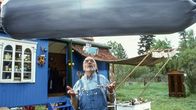 Löwenzahn Classics – Wie schwebt ein Zeppelin? Peter Lustig probiert es aus - und lässt seinen eigenen Blimp im Garten steigen.