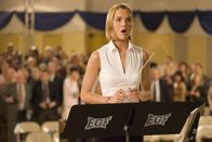 American Pie Presents Band Camp – Elyse (Arielle Kebbel), die Leiterin des Schulorchesters, ist entsetzt: Irgendwer hat die Blasinstrumente mit Pfefferspray präpariert.