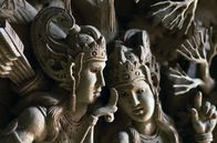 Stadt Land Kunst – Die indonesische Insel Java ist von beeindruckenden Wäldern bedeckt. Die dort wachsenden Teakbäume liefern mit ihrem wertvollen Holz eine wichtige Grundlage für zahlreiche Kulturschätze Indonesiens.