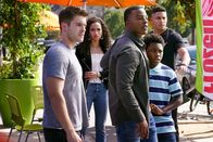 All American – (v.li.) Cody Christian (Asher Adams), Samantha Logan (Olivia Baker), Daniel Ezra (Spencer James), Jalyn Hall (Dillon James), Michael Evans Behling (Jordan Baker). Foto: ORF/PRO7/Warner/The CW. Veröffentlichung honorarfrei nur für redaktionelle Berichterstattung in Sendungszusammenhang und mit Copyrightangabe. Kontakt: foto@orf.at