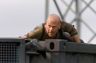 Stirb langsam 4.0 – Gemeinsam mit dem Hacker Farrell, geht John McClane (Bruce Willis) über seine Grenzen hinaus, um den skrupellosen Thomas Gabriel aufzuhalten. Werden sie es rechtzeitig schaffen und so verhindern können, dass das ganze Land lahmgelegt wird?