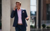 Exit – Wieder einmal organisiert der erfolgreiche Geschäftsmann Henrik (Tobias Santelmann) eine der tabulosen Partys mit etlichen Prosituierten und jeder Menge Drogen für sich und seine Freunde.