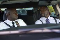 Brooklyn Nine-Nine – Captain Ray Holt (Andre Braugher, l.); Terry Jeffords (Terry Crews, r.)