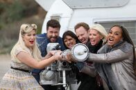 Sharknado 6 – v.l.n.r.: Tori Spelling, Dean McDermott, Cassandra Scerbo, Ian Ziering, Tara Reid und Vivica A. Fox.