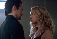 The Passage - Das Erwachen – Clark Richards (Vincent Piazza, l.); Shauna Babcock (Brianne Howey, r.)