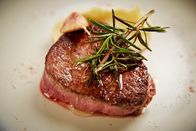 Schmatzo – Steak mit Kartoffelpüree.