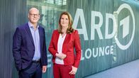 Bericht aus Berlin – ARD-HAUPTSTADTSTUDIO Tina Hassel und Matthias Deiß Tina Hassel (WDR), Studioleiterin und Chefredakteurin Fernsehen, und Matthias Deiß (rbb), stellv. Studioleiter und Chefredakteur Fernsehen, ARD-Hauptstadtstudio