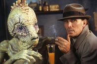Naked Lunch - Nackter Rausch – Kammerjäger William Lee (Peter Weller) ist nach dem Konsum von Rattengift in eine bizarre Welt geraten, in der er als Agent einer Geheimorganisation tätig ist.
