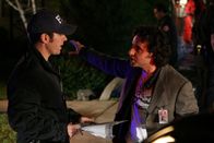 Numb3rs - Die Logik des Verbrechens – Charlie (David Krumholtz, r.) steht Don (Rob Morrow, l.) bei einem neuen Fall bei ...