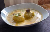 Stadt Land Kunst – In Cuzco findet Gloria auf dem Markt besondere Pilze, die im Morgengrauen nach dem Regen gesammelt werden und in der Region heiß begehrt sind. Sie sind die Hauptzutat ihrer traditionellen peruanischen Suppe.