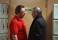 Tatort – Seidel (Peter Kurth, links) und Kriminalhauptkommissar Frank Steier (Joachim Król).