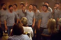 Der Usedom-Krimi – Holm Brendel (Rainer Sellien) singt im Shanty-Chor.