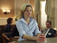 Scrubs - Die Anfänger – Auf einer Chirurgen-Tagung in Phoenix trifft J. D. seine Ex-Freundin Kim (Elizabeth Banks). Zu seiner Verwunderung ist sie, entgegen ihrer früheren Behauptung, eine Fehlgeburt erlitten zu haben, hochschwanger. Als sie ihn um Hilfe bittet, ist J. D. völlig überfordert ...