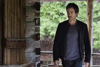 Salvation – Auf der Suche nach Antworten muss sich Darius (Santiago Cabrera) mit seiner Vergangenheit auseinandersetzen ...